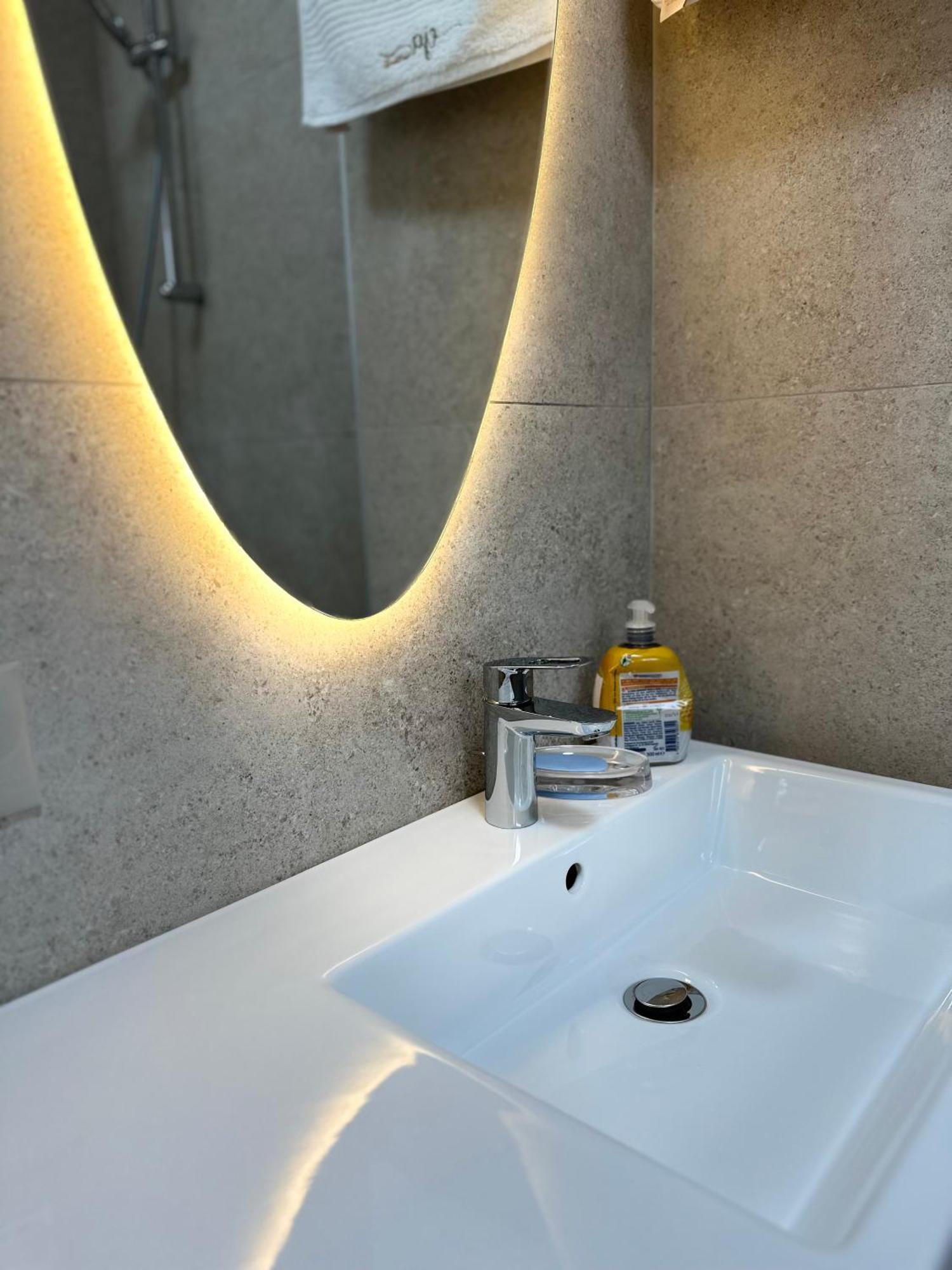 Eja Apartment 3 Tirana Eksteriør billede