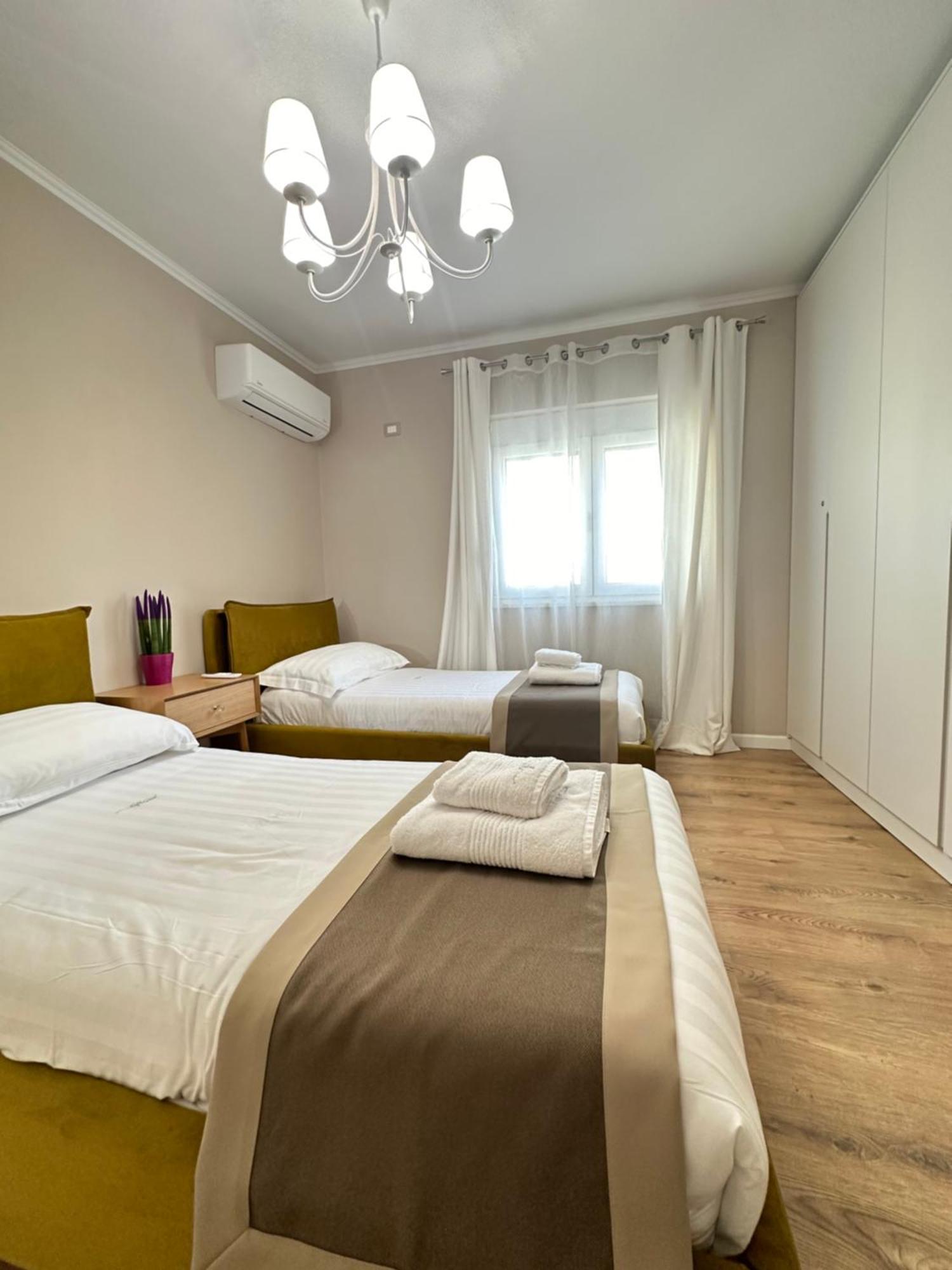 Eja Apartment 3 Tirana Eksteriør billede